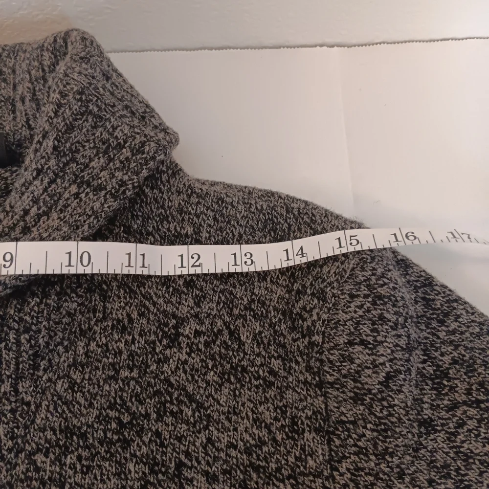 J. Crew Sweater Men's Size S Gray Button Long Sleeve Style E5431 100% Lambs Wool
